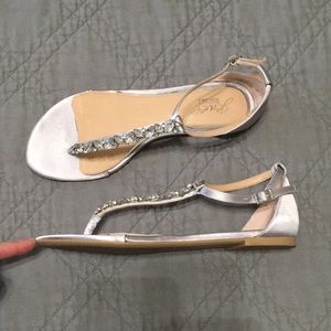 JEWEL Badgley Mischka Flat T-Strap Sandals size 7